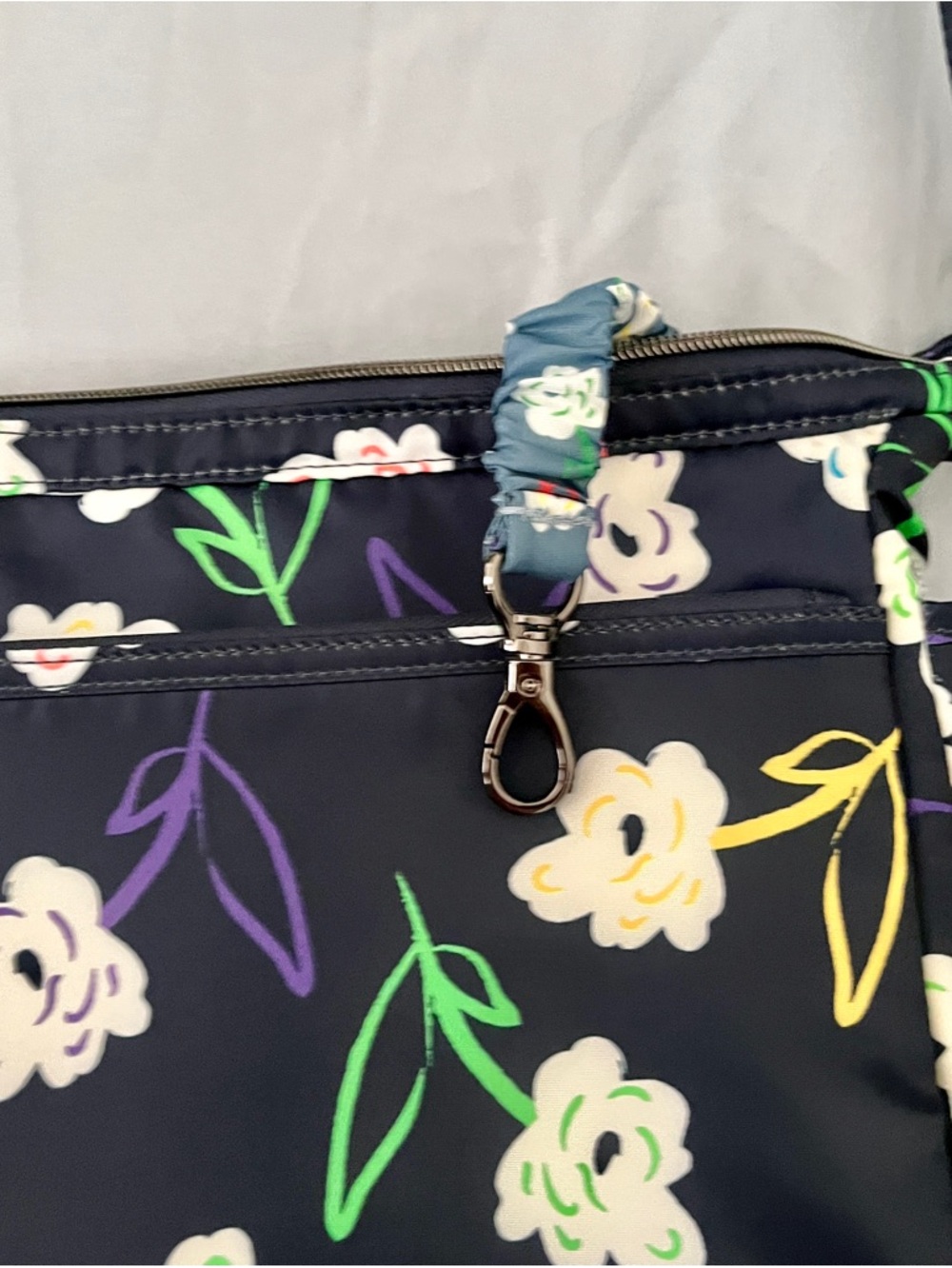 Lug Flutter SE Crossbody Bag Bright Floral RFID Front Zip Pocket Travel Blue - Picture 9 of 12